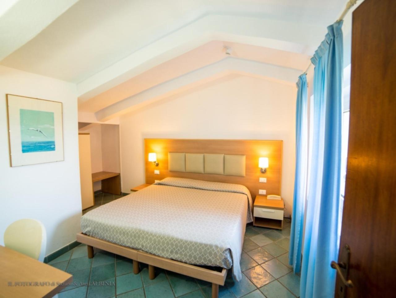 Hotel Saraceno Giglio Porto Quarto foto