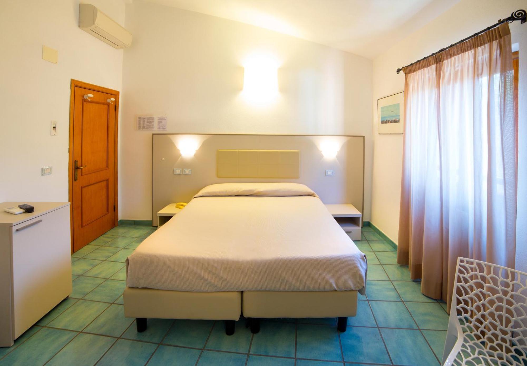 Hotel Saraceno Giglio Porto Quarto foto