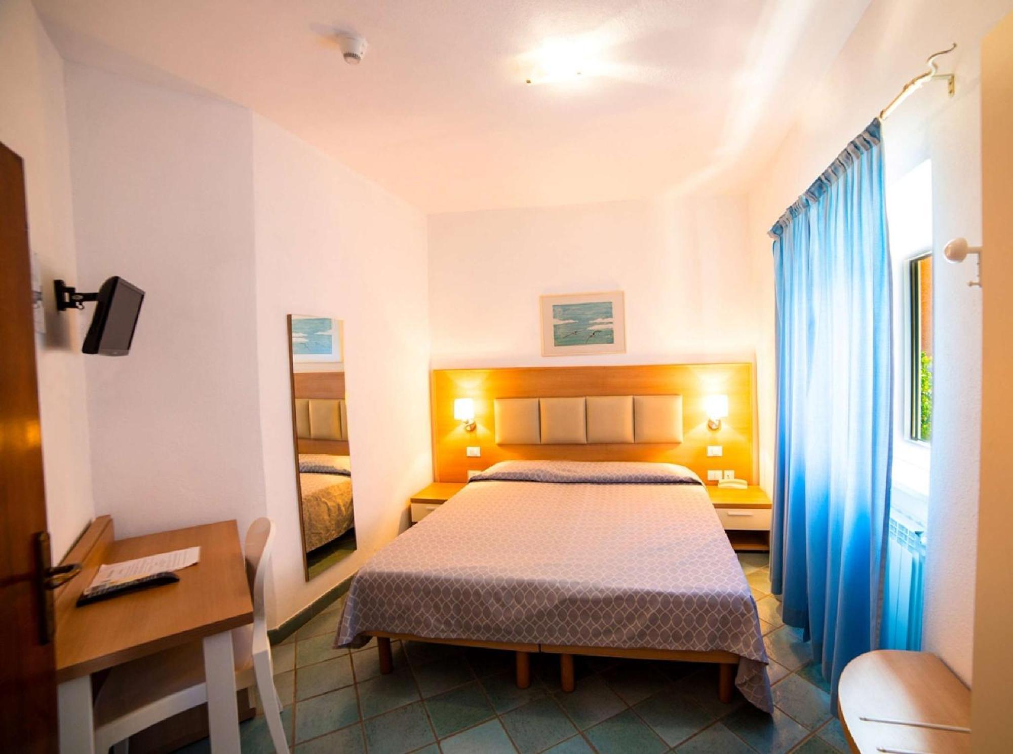 Hotel Saraceno Giglio Porto Quarto foto